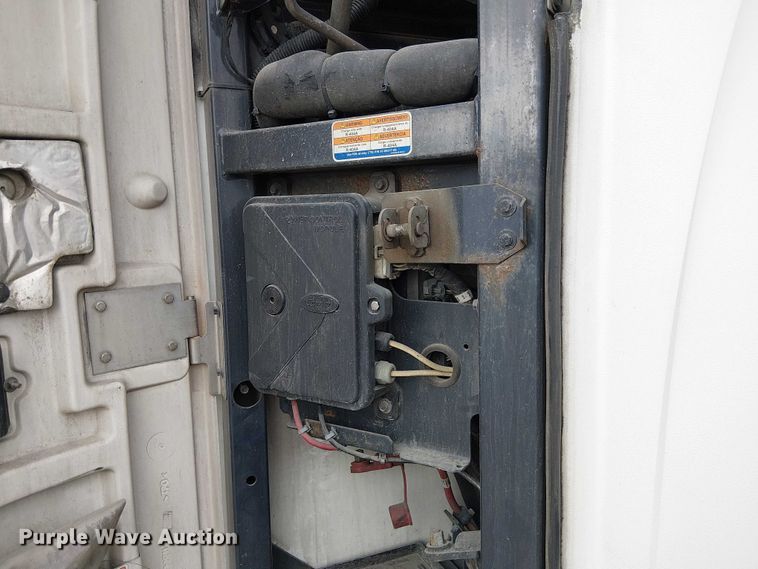 image for item FK0639 2016 Utility VS2RA refrigerated van trailer