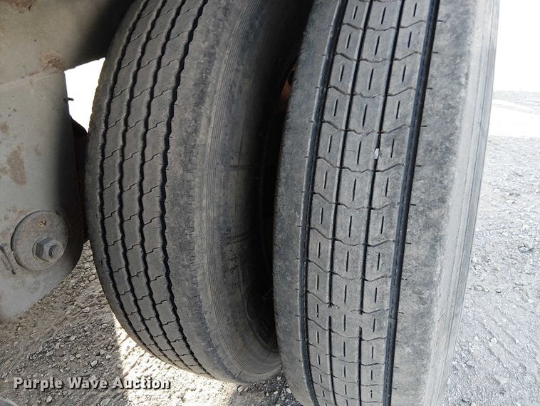 image for item FK0646 2000 Pines 7411TP-SA dry van trailer