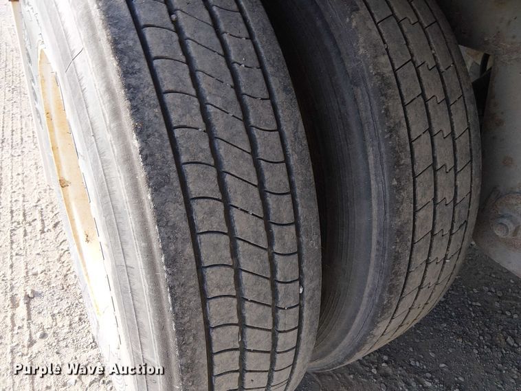 image for item FK0646 2000 Pines 7411TP-SA dry van trailer