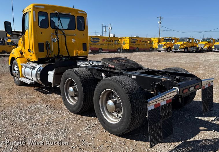 image for item GH9359 2022 Kenworth T680 semi truck