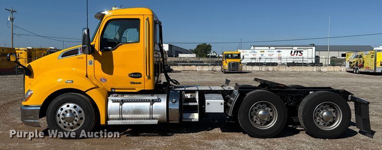 image for item GH9359 2022 Kenworth T680 semi truck