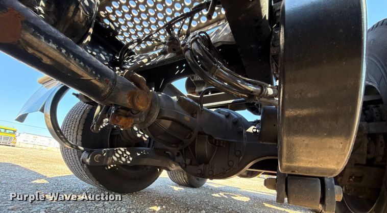 image for item GH9359 2022 Kenworth T680 semi truck