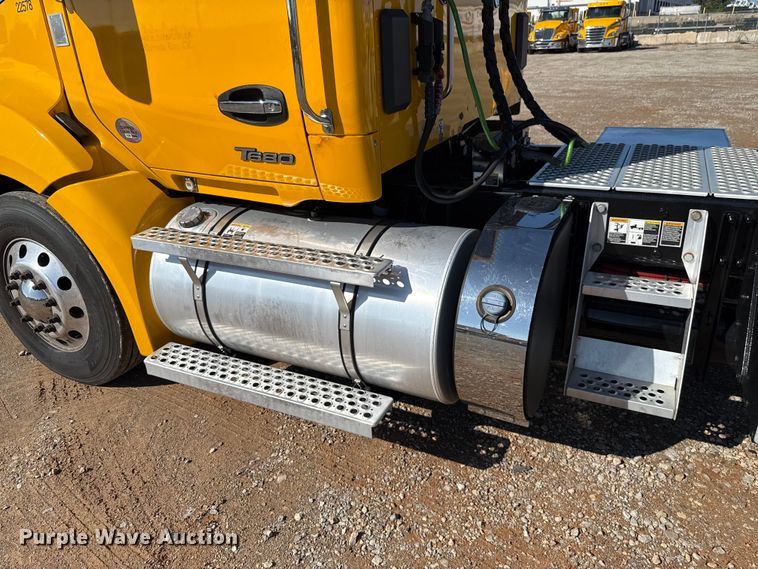 image for item GH9359 2022 Kenworth T680 semi truck