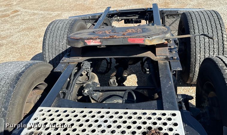 image for item GH9359 2022 Kenworth T680 semi truck