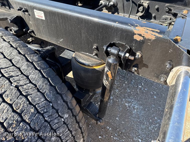 image for item GH9359 2022 Kenworth T680 semi truck