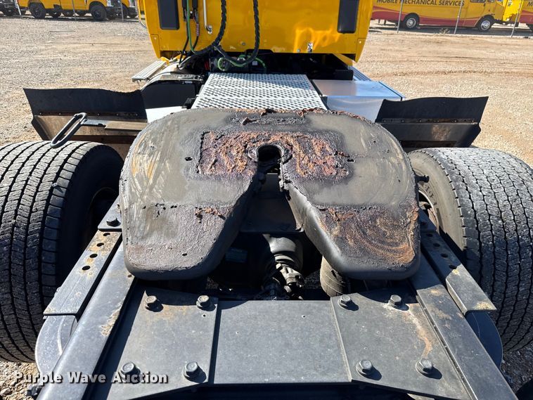 image for item GH9359 2022 Kenworth T680 semi truck