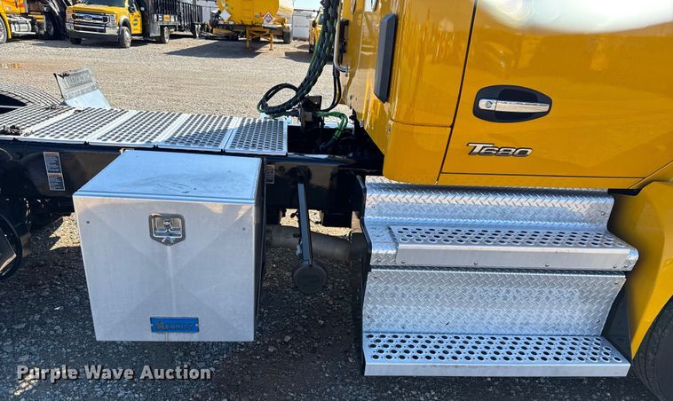 image for item GH9359 2022 Kenworth T680 semi truck