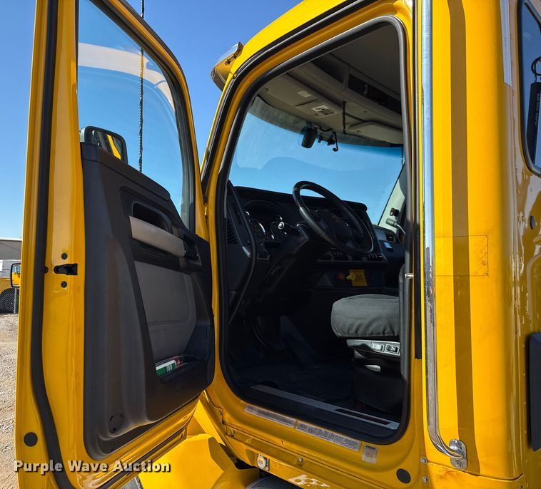 image for item GH9359 2022 Kenworth T680 semi truck