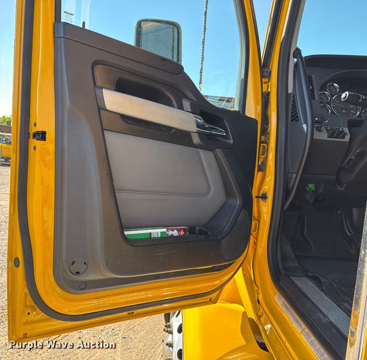 image for item GH9359 2022 Kenworth T680 semi truck