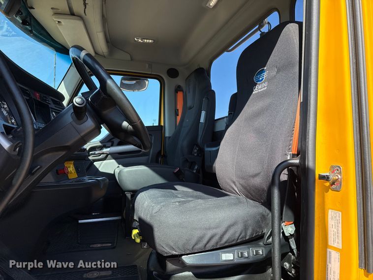 image for item GH9359 2022 Kenworth T680 semi truck