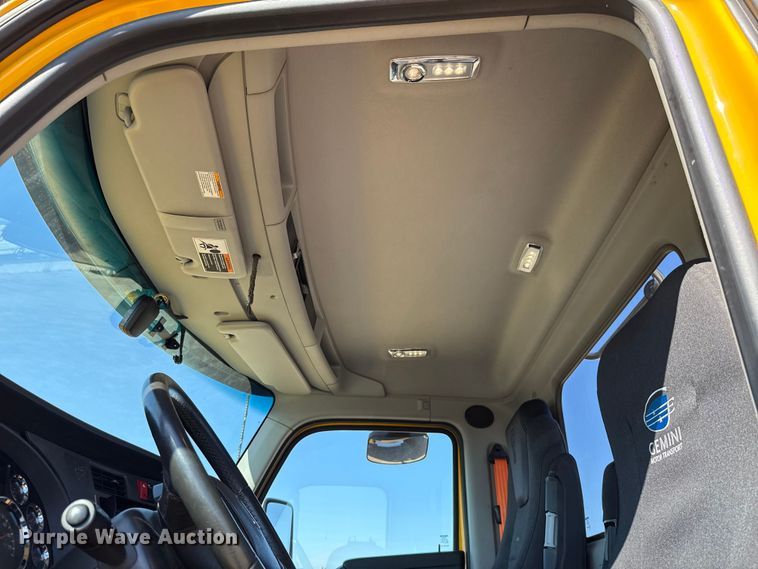 image for item GH9359 2022 Kenworth T680 semi truck