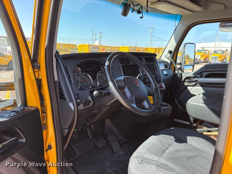 image for item GH9359 2022 Kenworth T680 semi truck