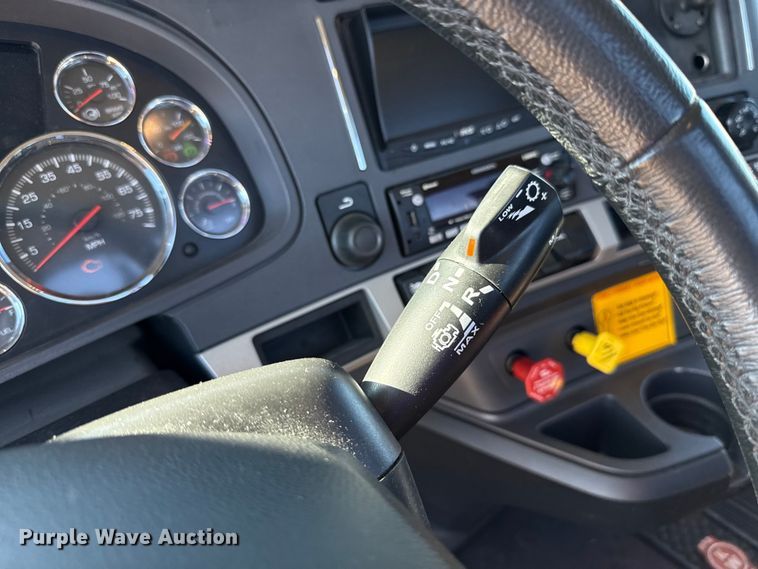 image for item GH9359 2022 Kenworth T680 semi truck