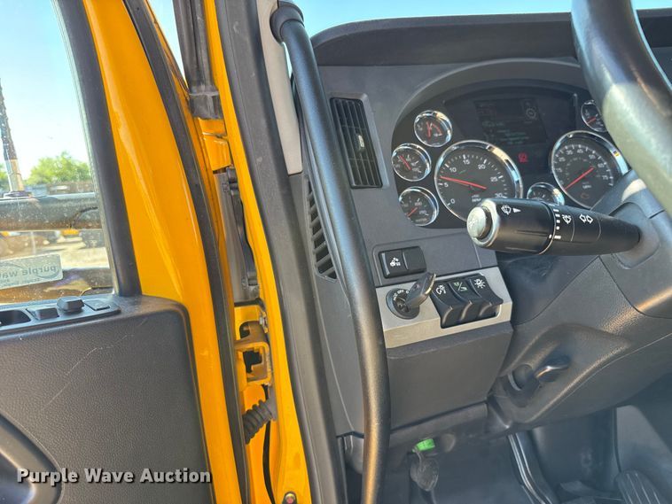 image for item GH9359 2022 Kenworth T680 semi truck