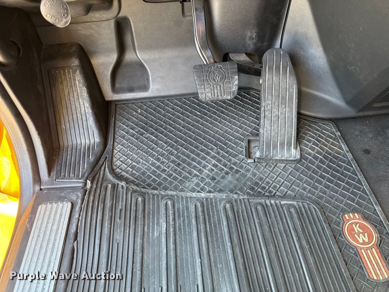 image for item GH9359 2022 Kenworth T680 semi truck