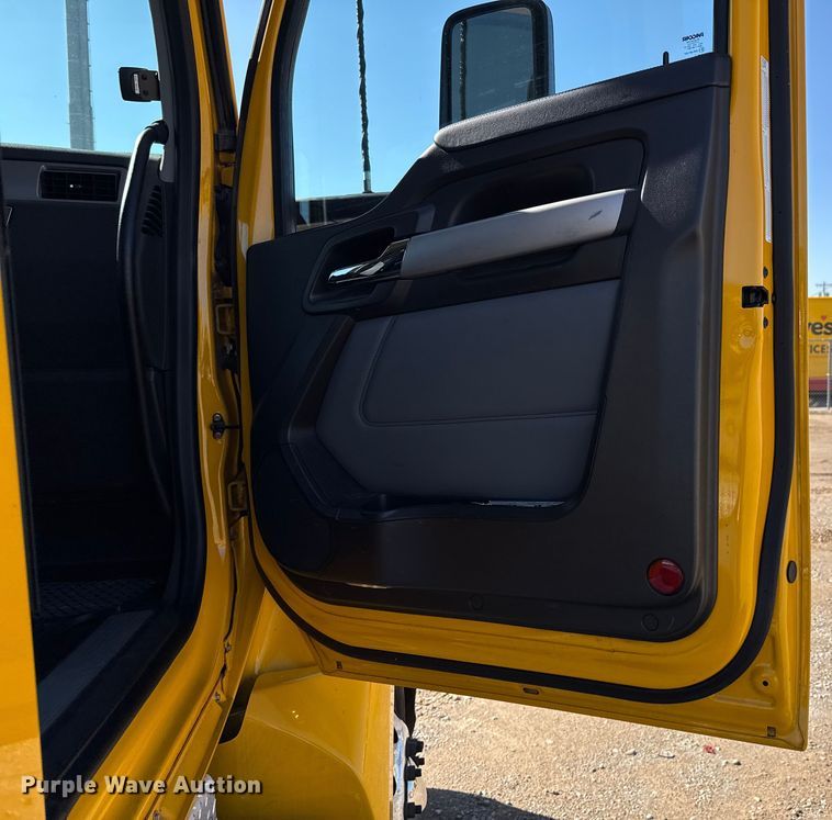 image for item GH9359 2022 Kenworth T680 semi truck