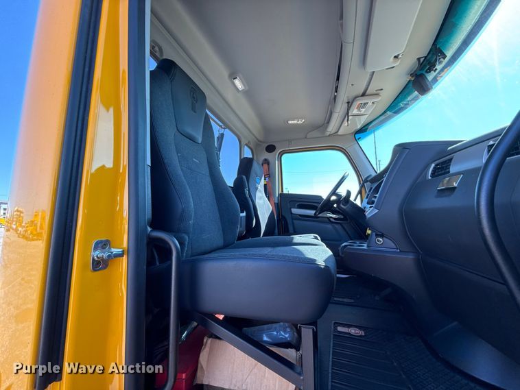 image for item GH9359 2022 Kenworth T680 semi truck