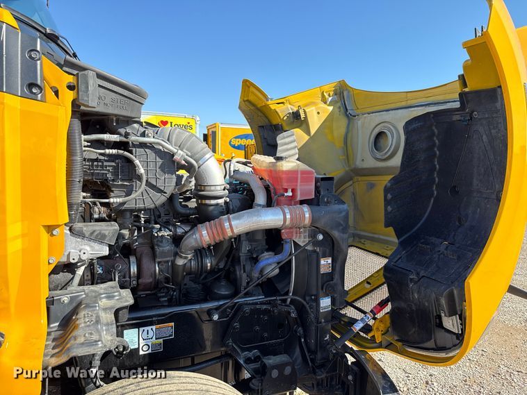 image for item GH9359 2022 Kenworth T680 semi truck