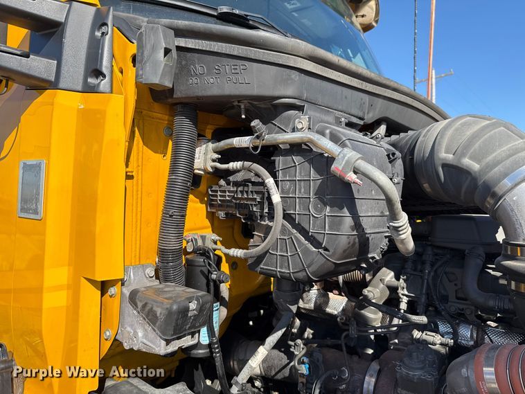 image for item GH9359 2022 Kenworth T680 semi truck