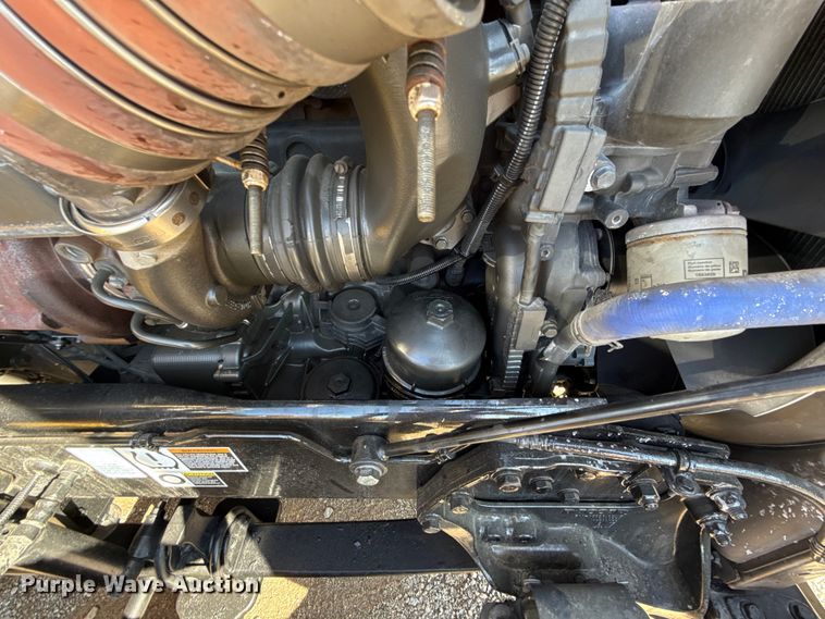 image for item GH9359 2022 Kenworth T680 semi truck