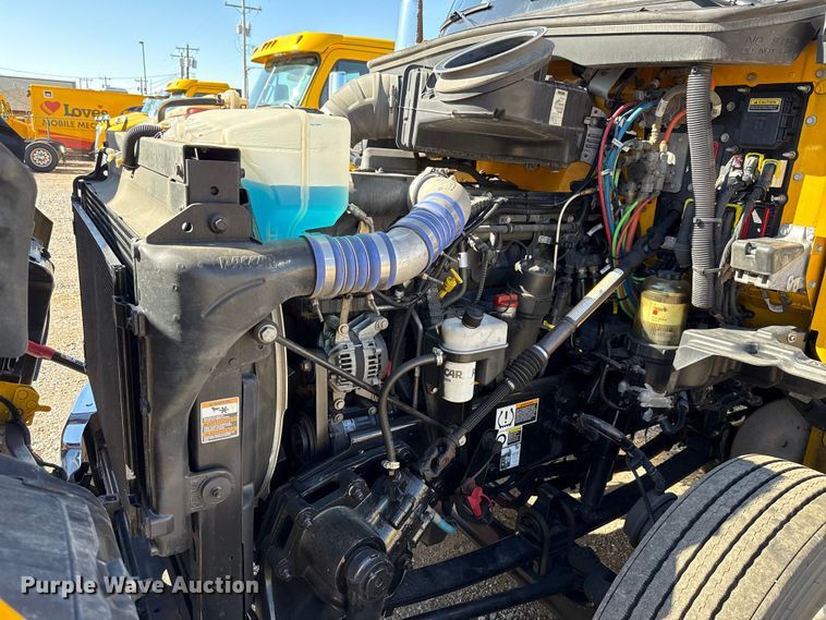 image for item GH9359 2022 Kenworth T680 semi truck