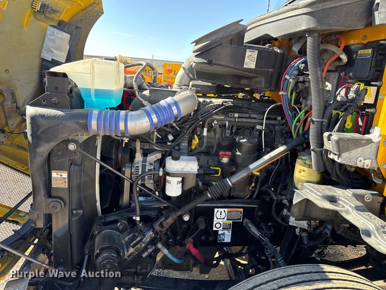 image for item GH9359 2022 Kenworth T680 semi truck