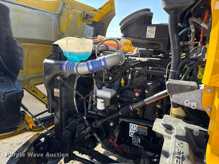 image for item GH9359 2022 Kenworth T680 semi truck