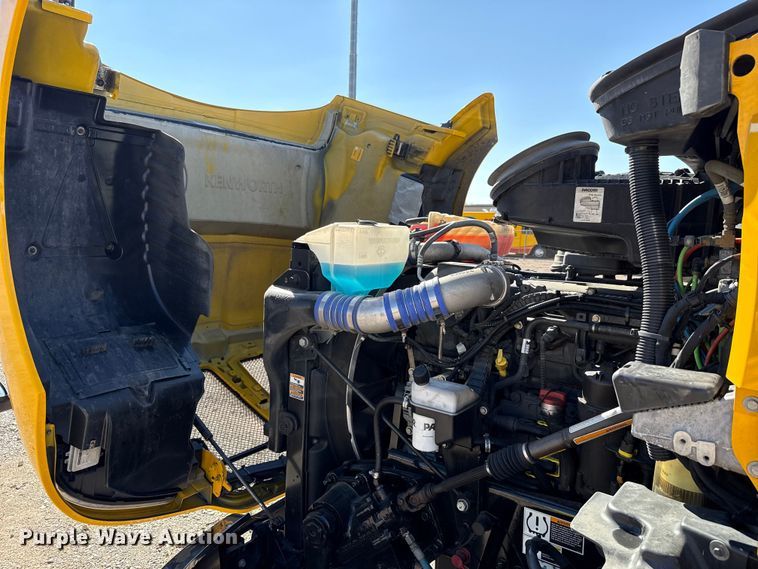 image for item GH9359 2022 Kenworth T680 semi truck