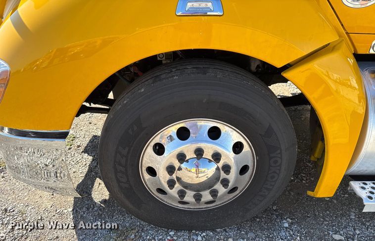 image for item GH9359 2022 Kenworth T680 semi truck