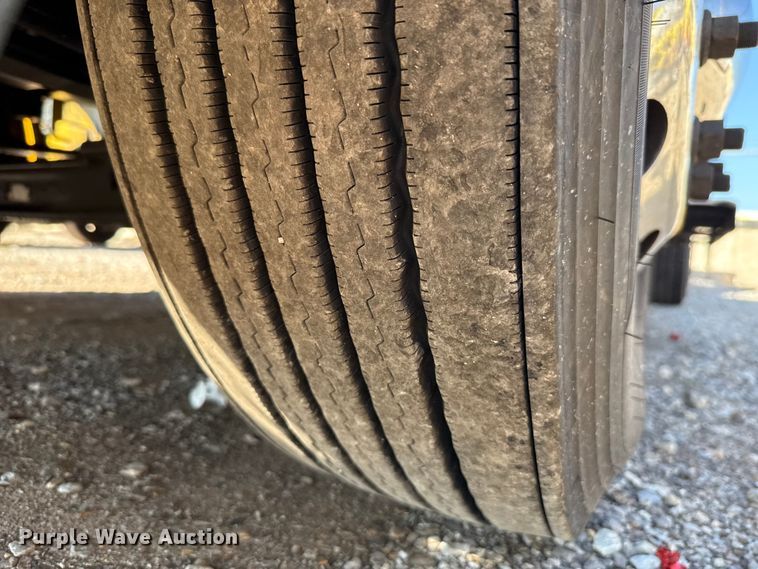 image for item GH9359 2022 Kenworth T680 semi truck