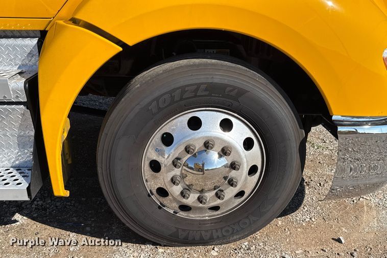 image for item GH9359 2022 Kenworth T680 semi truck