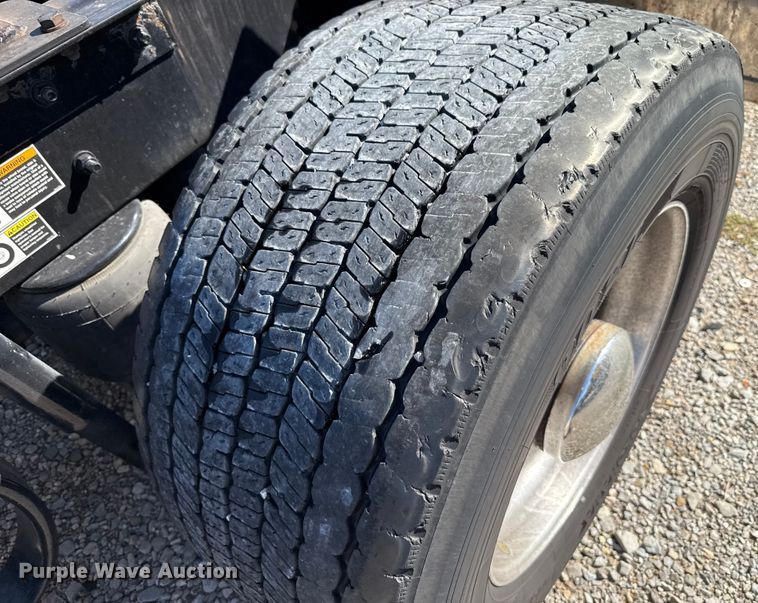 image for item GH9359 2022 Kenworth T680 semi truck