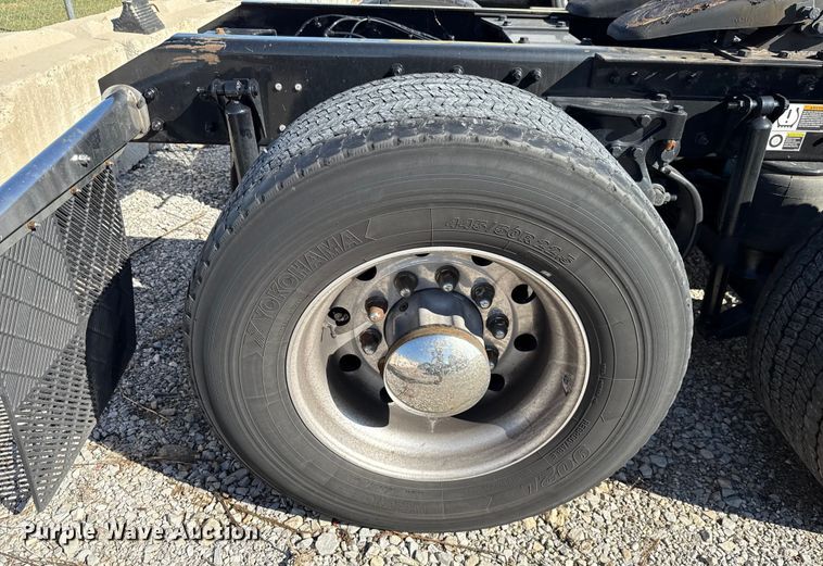 image for item GH9359 2022 Kenworth T680 semi truck