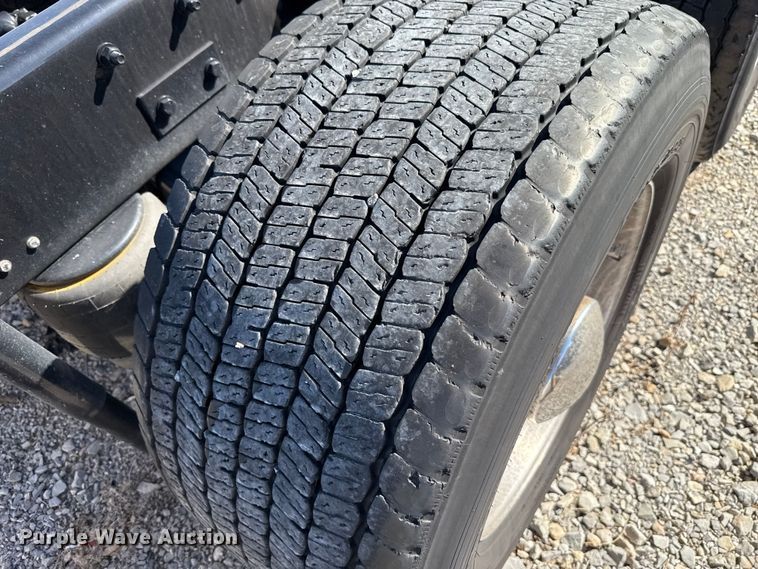 image for item GH9359 2022 Kenworth T680 semi truck