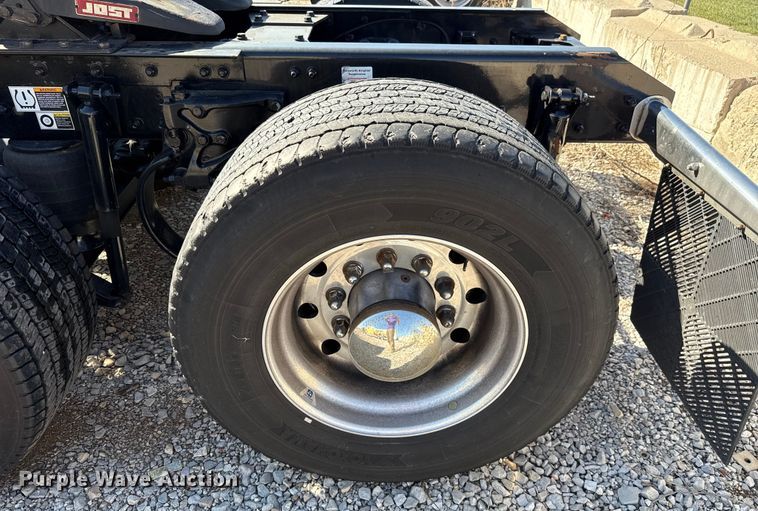 image for item GH9359 2022 Kenworth T680 semi truck