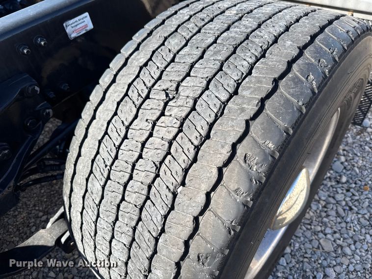 image for item GH9359 2022 Kenworth T680 semi truck