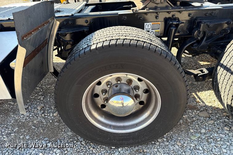 image for item GH9359 2022 Kenworth T680 semi truck