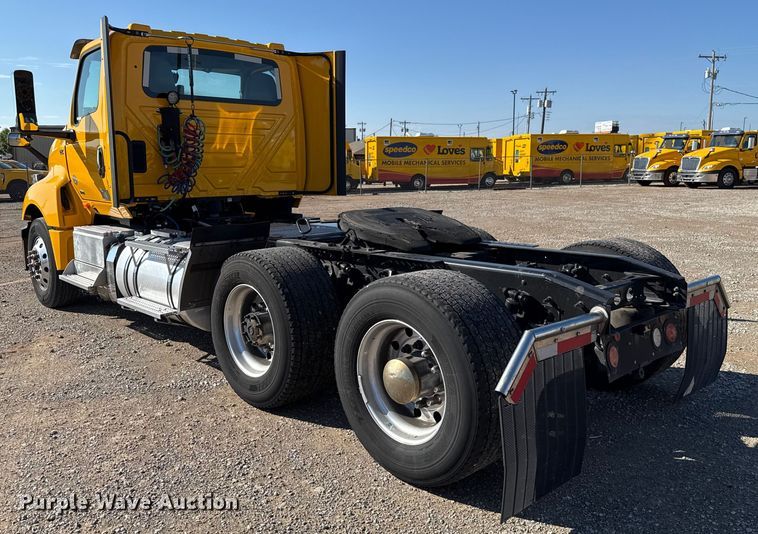 image for item GH9360 2021 International LT625 semi truck