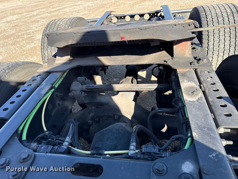 image for item GH9360 2021 International LT625 semi truck