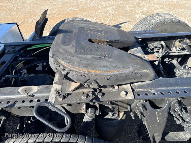 image for item GH9360 2021 International LT625 semi truck