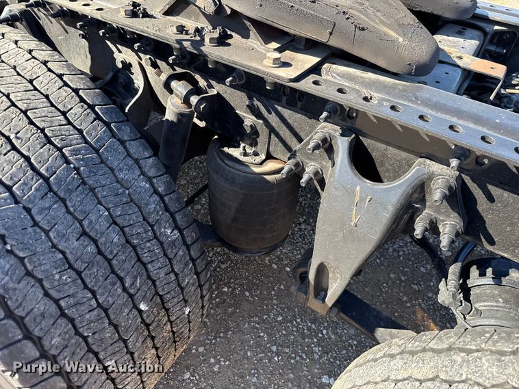 image for item GH9360 2021 International LT625 semi truck