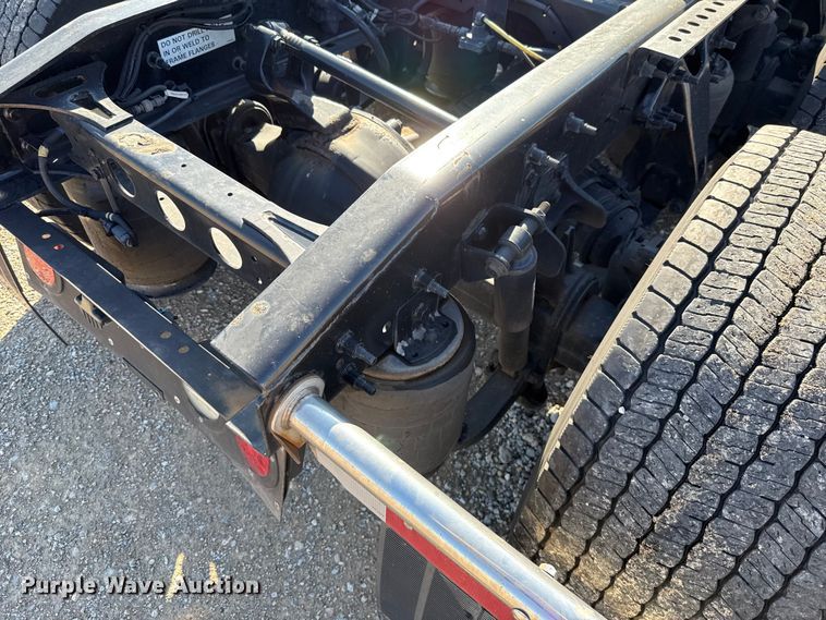 image for item GH9360 2021 International LT625 semi truck