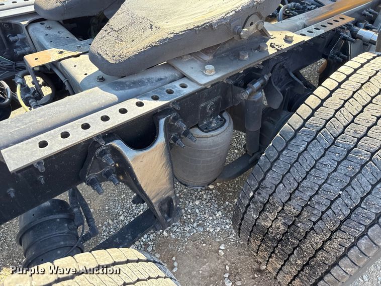 image for item GH9360 2021 International LT625 semi truck