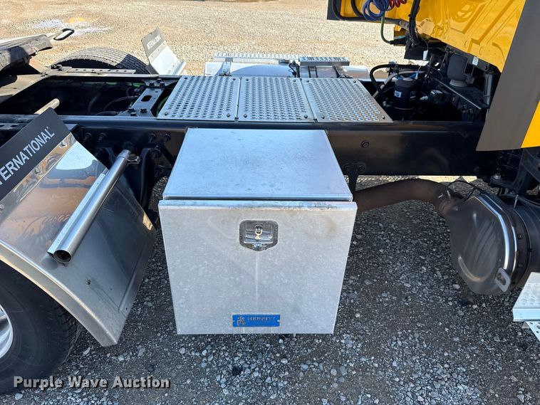 image for item GH9360 2021 International LT625 semi truck