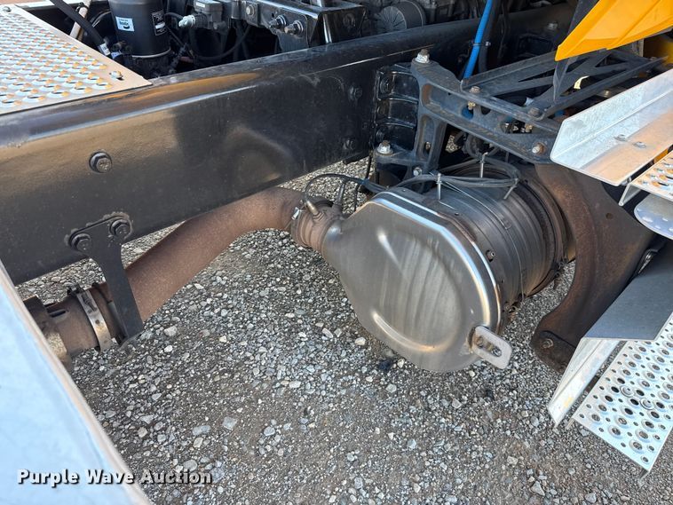 image for item GH9360 2021 International LT625 semi truck