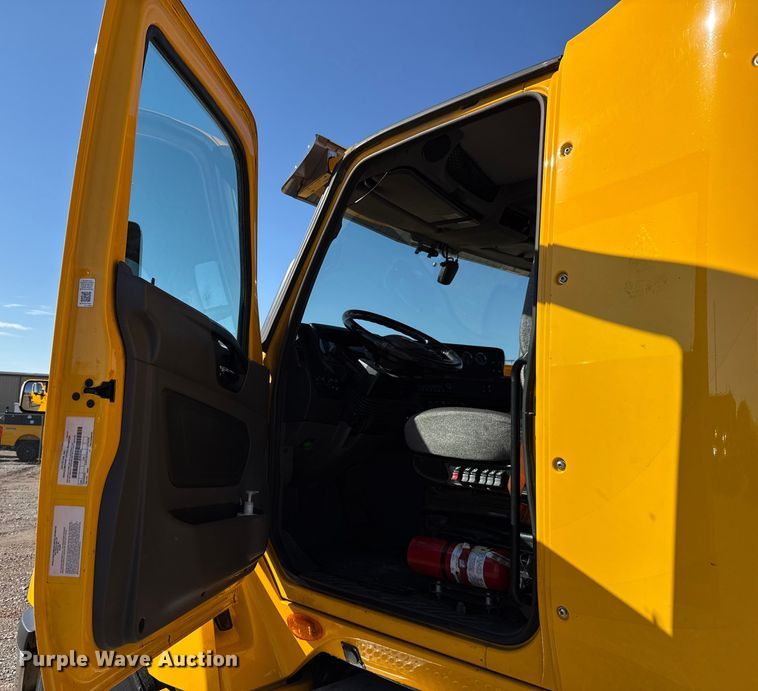 image for item GH9360 2021 International LT625 semi truck