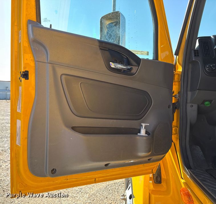 image for item GH9360 2021 International LT625 semi truck