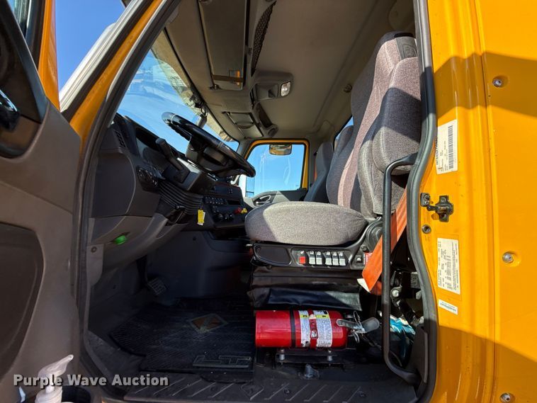 image for item GH9360 2021 International LT625 semi truck