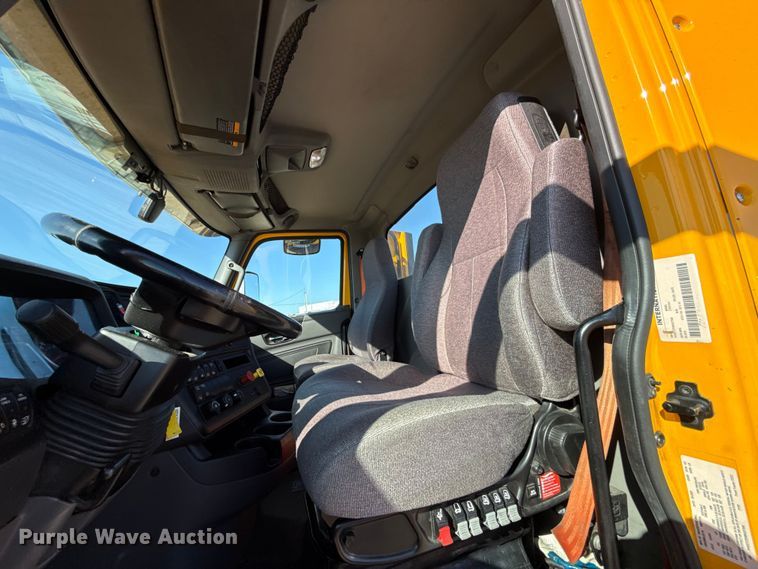 image for item GH9360 2021 International LT625 semi truck