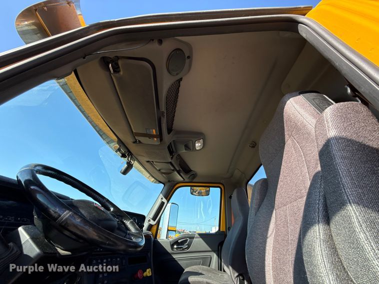 image for item GH9360 2021 International LT625 semi truck